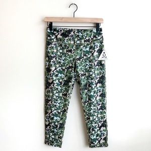 PHAT BUDDHA Pixelated Camo Capri Leggings